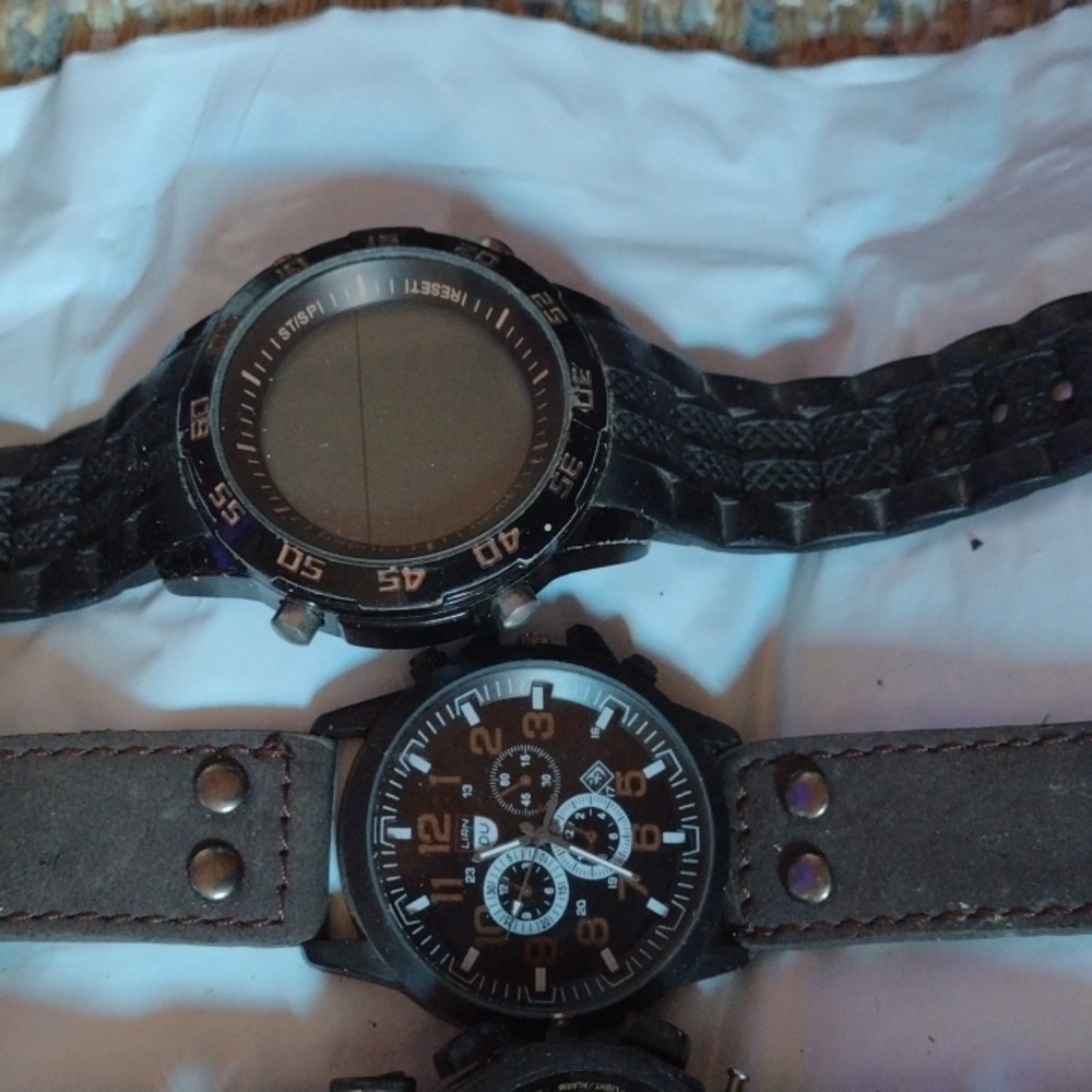 Watch Lot - Picture 3 of 3